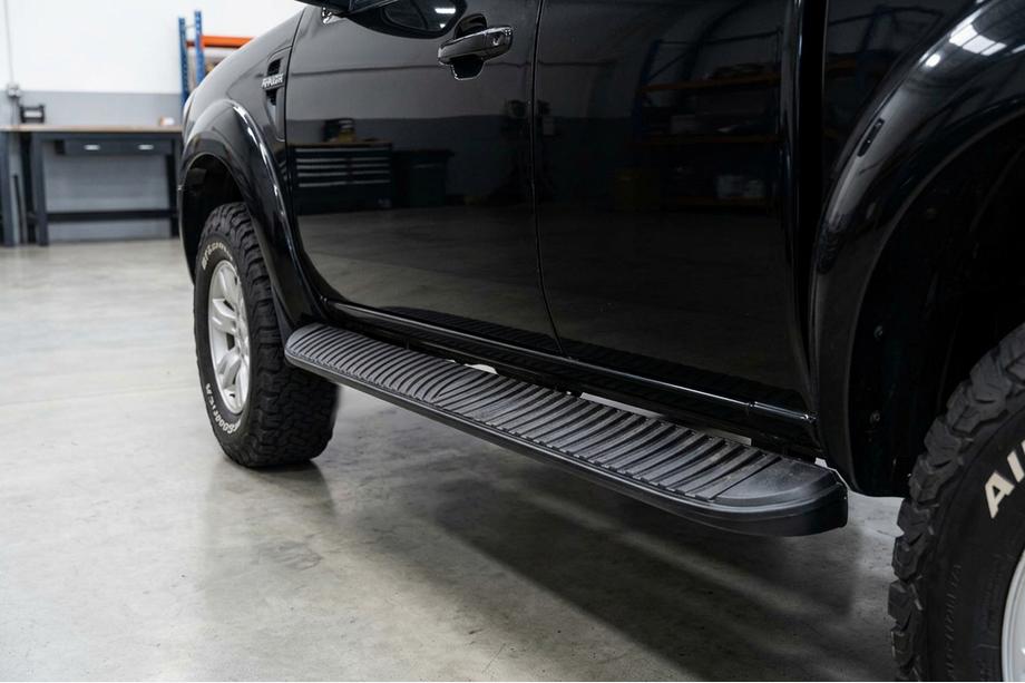 Ford Ranger 2007–2011 Stranski pragovi Tayga Black (2 kosa, aluminij) Image