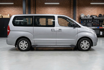 Hyundai H300, H1, Starex 2008–2020 Stranski pragovi New Vision Black (2 kos, aluminij) fotografija 1