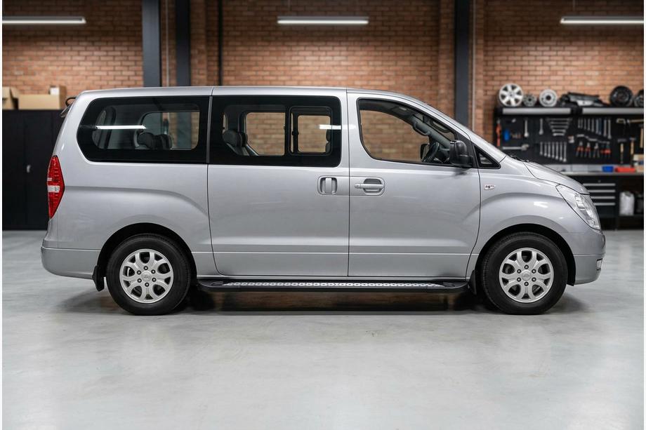Hyundai H300, H1, Starex 2008–2020 Stranski pragovi New Vision Black (2 kos, aluminij) Image