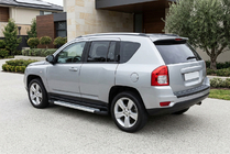 Jeep Compass 2006–2016 Bočne stopnice New Vision Grey (2 kos, aluminij) fotografija 1