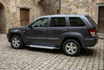Jeep Grand Cherokee WK 2004–2010 Bočne stopnice New Vision Grey (2 kos, aluminij) fotografija 1