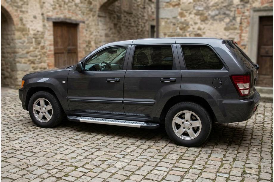 Jeep Grand Cherokee WK 2004–2010 Bočne stopnice New Vision Grey (2 kos, aluminij) Image