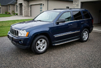 Jeep Grand Cherokee WK 2004–2010 Stranske stopnice BlackLine (2 kos, aluminij) fotografija 1