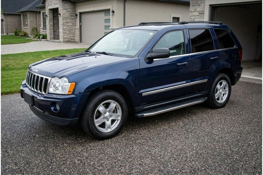 Jeep Grand Cherokee WK 2004–2010 Stranske stopnice BlackLine (2 kos, aluminij) Image