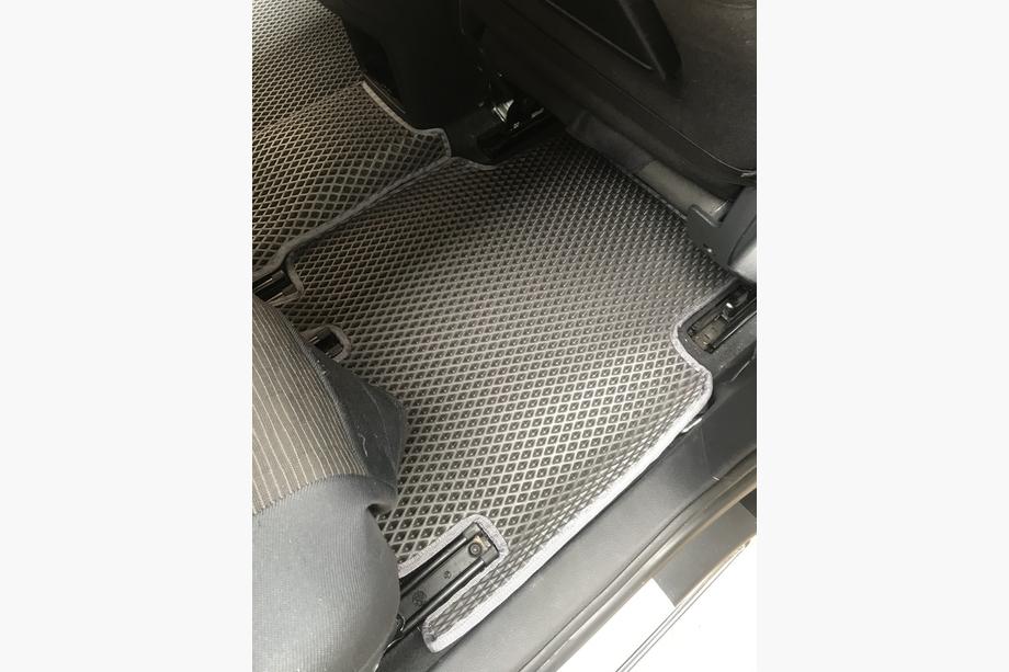 Volkswagen Sharan 2010–2023 Poliuretanske preproge (2. vrsta, EVA, črne) Fotografija 2
