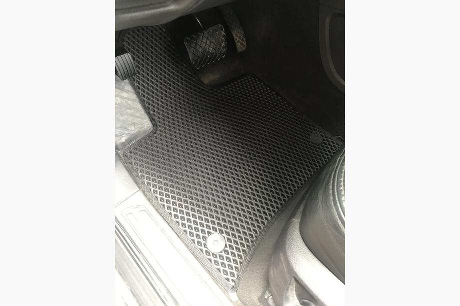 Audi Q7 2005–2015 EVA avtomobilske preproge (črne) Image
