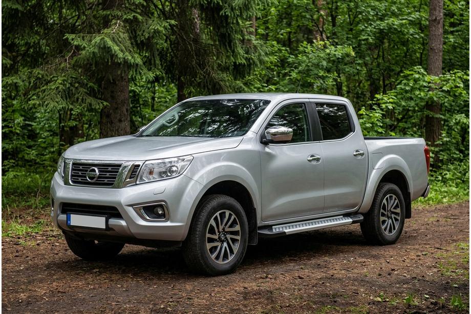 Nissan Navara/NP300 2016– Bočne stopnice New Vision Grey (2 kos, aluminij) Fotografija 1