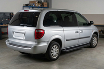 Chrysler Voyager 2001–2007 Bočne stopnice Allmond Black (2 kos, aluminij) fotografija 1