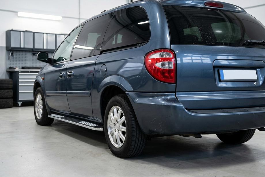 Chrysler Voyager 2001–2007 Bočne stopnice Tayga V2 (2 kosa, aluminij) Image