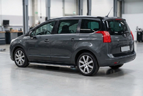 Peugeot 5008 2009–2016 Stranske stopnice BlackLine (2 kos, aluminij) fotografija 1