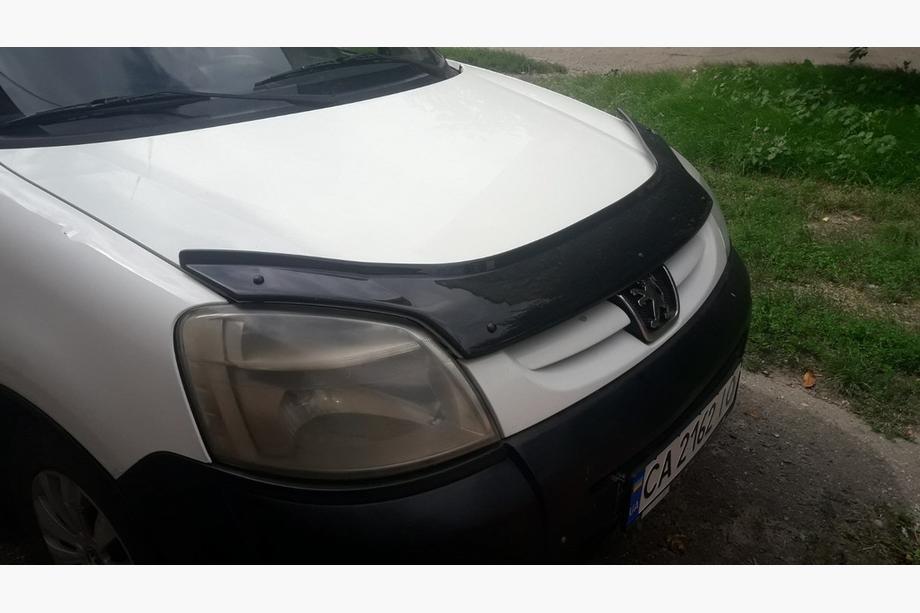Peugeot Partner 1996–2008 Deflektor pokrova motorja Eurocap (2003-2008) Image