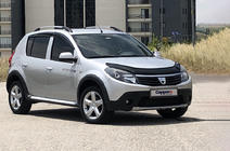Dacia Sandero 2007–2013 Deflektor pokrova motorja (EuroCap) fotografija 4