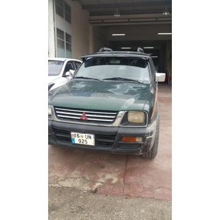 Vizir na vetrobransko steklo (črn sijaj, 5 mm) Mitsubishi L200 1996–2006 fotografija 3