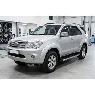 Bočni pragovi BlackLine (2 kos, aluminij) Toyota Fortuner 2006–2015 fotografija 1