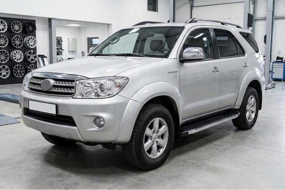 Toyota Fortuner 2006–2015 Bočni pragovi BlackLine (2 kos, aluminij) Image