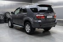 Toyota Fortuner 2006–2015 Stranske stopnice Allmond Grey (2 kos, aluminij) fotografija 1