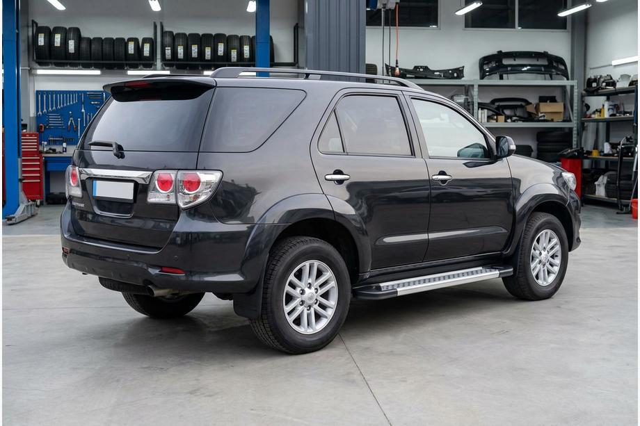 Toyota Fortuner 2006–2015 Stranski pragovi New Vision Grey (2 kos, aluminij) Image