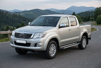 Toyota Hilux 2006–2015 Bočne stopnice RedLine V1 (2 kosa, aluminij) fotografija 1