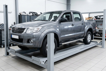 Toyota Hilux 2006–2015 Stranske stopnice BlackLine (2 kos, aluminij) fotografija 1