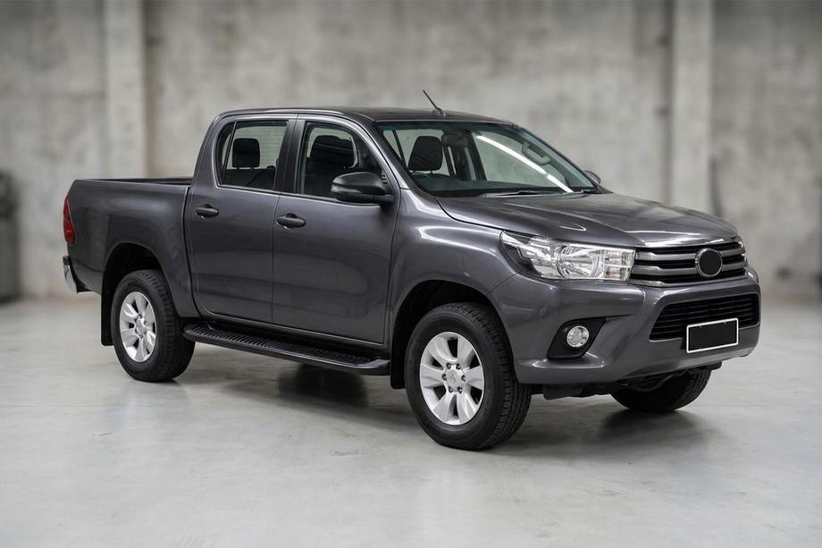 Toyota Hilux 2015– Stranski pragovi Tayga Black (2 kosa, aluminij) Image