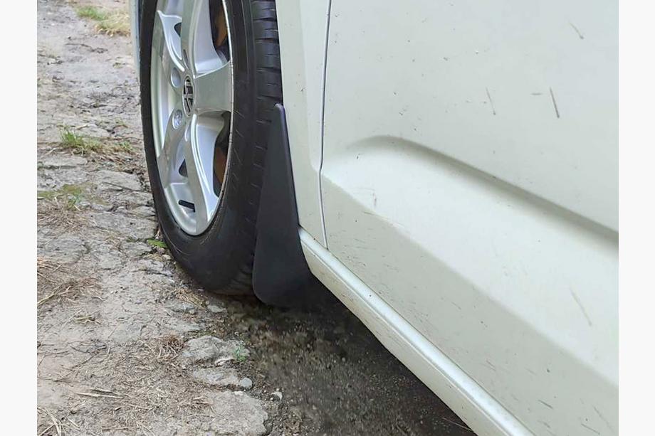 Volkswagen Touran 2015– Blatne zavesice Premium (4 kos) Image
