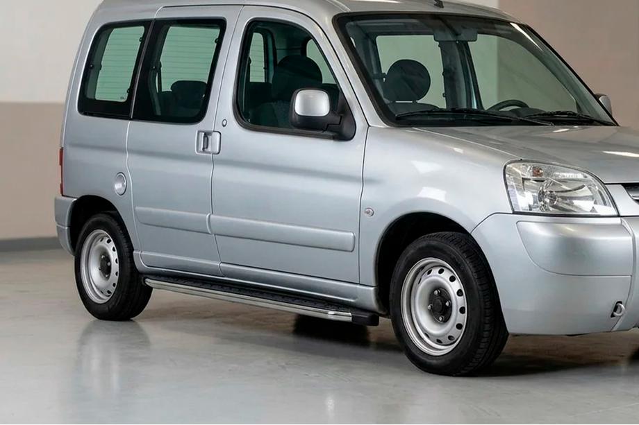 Peugeot Partner 1996–2008 Stranske stopnice BlackLine (2 kos, aluminij) Fotografija 1