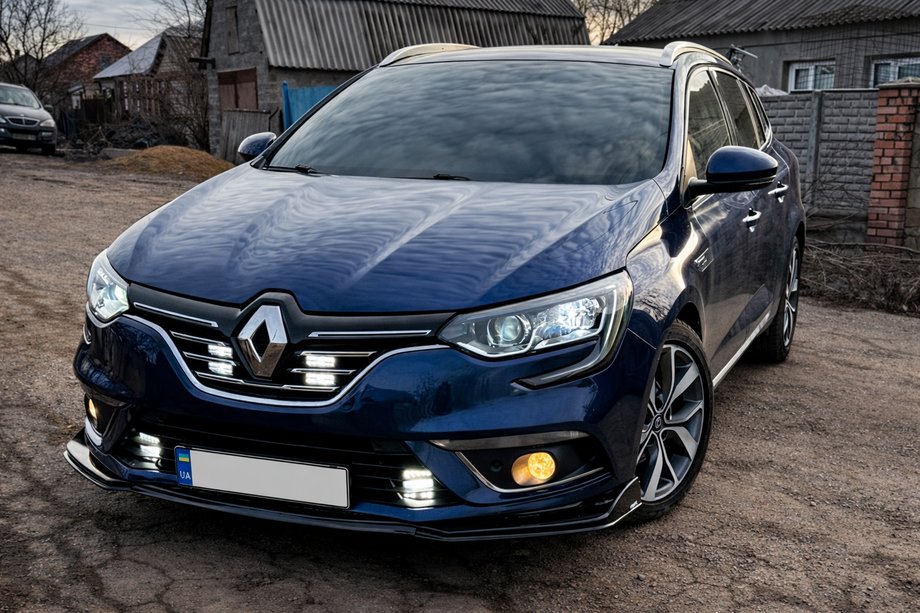 Renault Megane IV 2016–2025 Dodatek sprednjega odbijača – lip (črn) Image