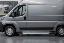 Peugeot Boxer 2006–2025 Bočne stopnice New Vision Grey (2 kos, aluminij) Kratka medosna razdalja fotografija 1