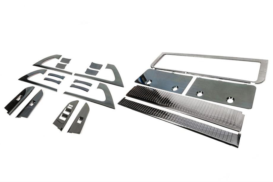 Toyota Land Cruiser 200 2007–2021 Komplet vložkov (temno brušen aluminij) Image
