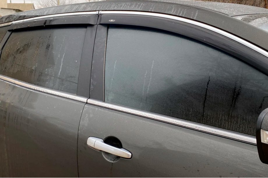 Mazda CX-9 2007–2016 Vetrni deflektorji oken s kromirano letvijo (4 kosi, HIC) Fotografija 2