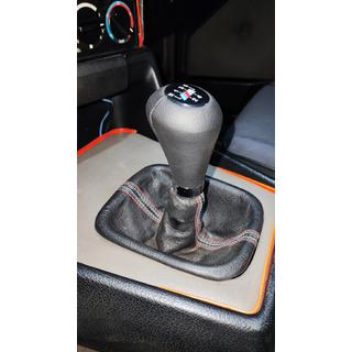 OEM prestavni gumb (umetno usnje, črn, gladek) BMW serija 5 E34 1988–1995 fotografija 4