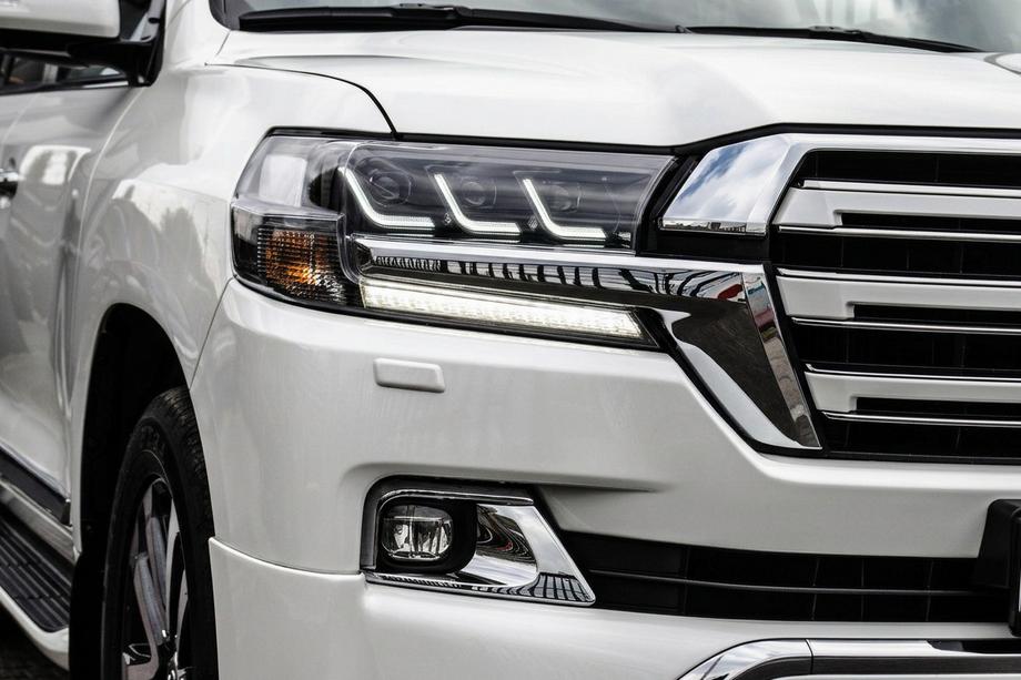 Toyota Land Cruiser 200 2007–2021 Sprednji žarometi 2016+ (LX-Design) Fotografija 1