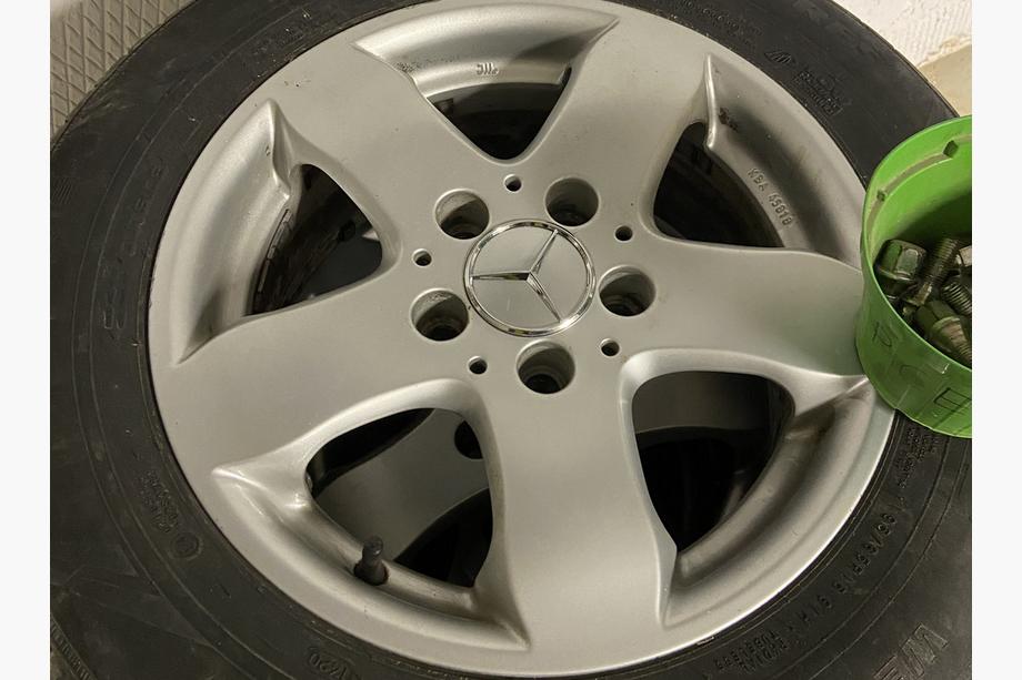 Mercedes-Benz Sredinski pokrovčki platišč 75/71 mm brez obročka (4 kosi, sivi) Fotografija 2