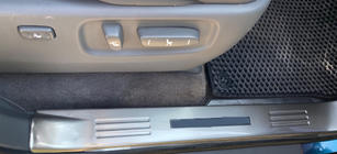 Toyota Land Cruiser 200 2007–2021 Notranje obrobe pragov z osvetlitvijo (4 kosi) fotografija 3