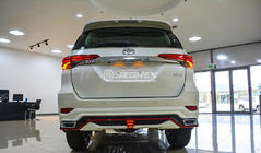 Toyota Fortuner 2015– Komplet karoserijskih dodatkov Lexus-TRD V2 (za 2015-2020) fotografija 3