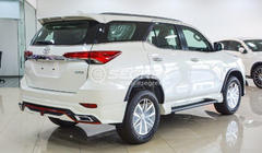 Toyota Fortuner 2015– Komplet karoserijskih dodatkov Lexus-TRD V2 (za 2015-2020) fotografija 5