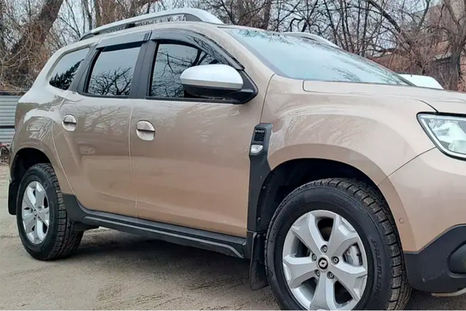 Dacia Duster 2018–2024 Deflektorji oken (4 kosi, HIC) Image