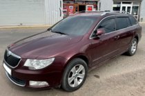 Skoda Superb 2009–2015 Deflektorji oken s kromirano letvico SW (4 kosi, HIC) fotografija 3