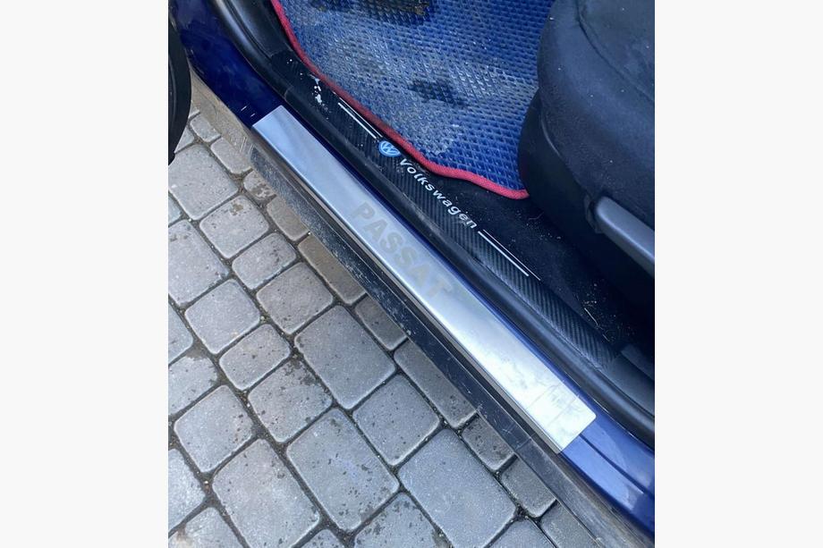 Volkswagen Passat B5 1997–2005 Vstopne letve pragov Carmos (4 kosi, nerjaveče jeklo) Image