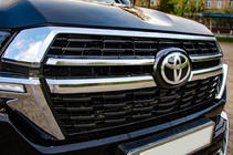 Toyota Land Cruiser 200 2007–2021 Komplet bodykita 2016-2021 (Executive 2021) Bela barva fotografija 16