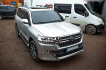 Toyota Land Cruiser 200 2007–2021 Komplet bodykita 2016-2021 (Executive 2021) Bela barva fotografija 3