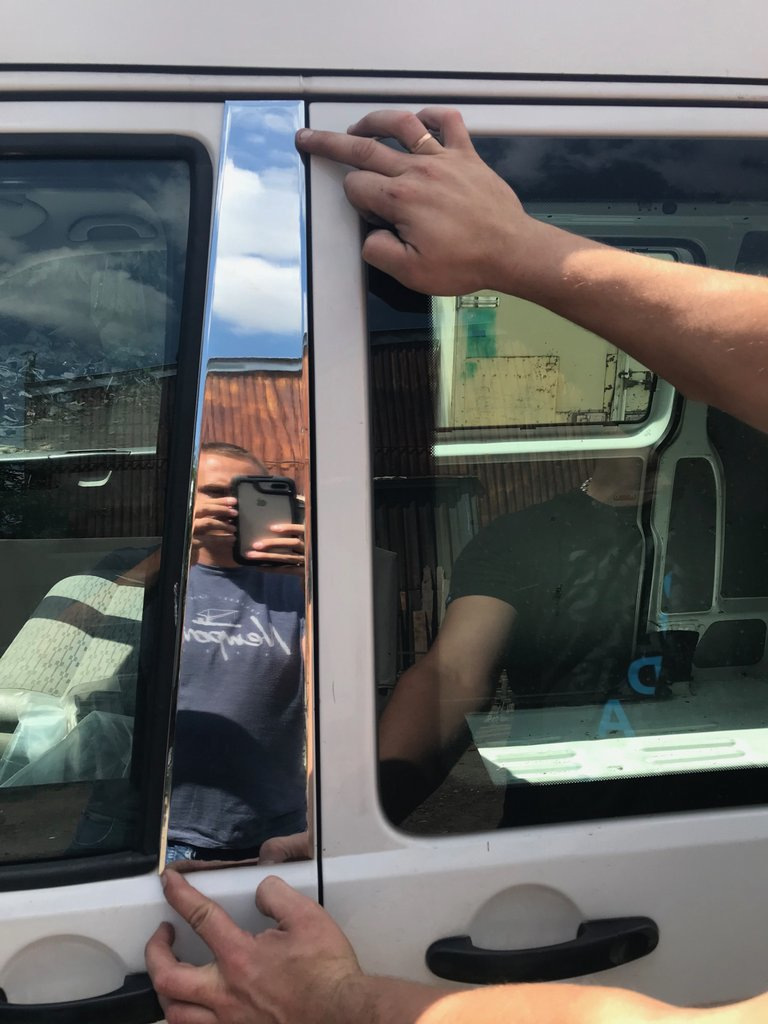 Obloge vratnih stebričkov za Volkswagen T5 Multivan