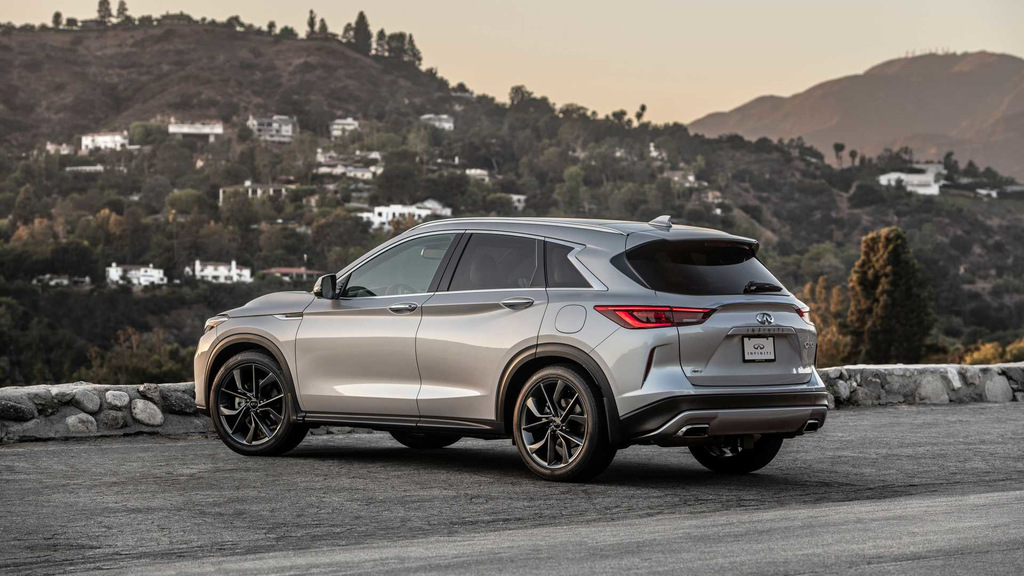 Crossover Infiniti QX50 je prenovljen navzven in ima bogatejšo osnovno opremo