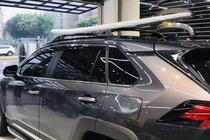 Toyota Rav 4 2019–2025 OEM prečke za integrirane strešne nosilce (2 kosa) fotografija 4