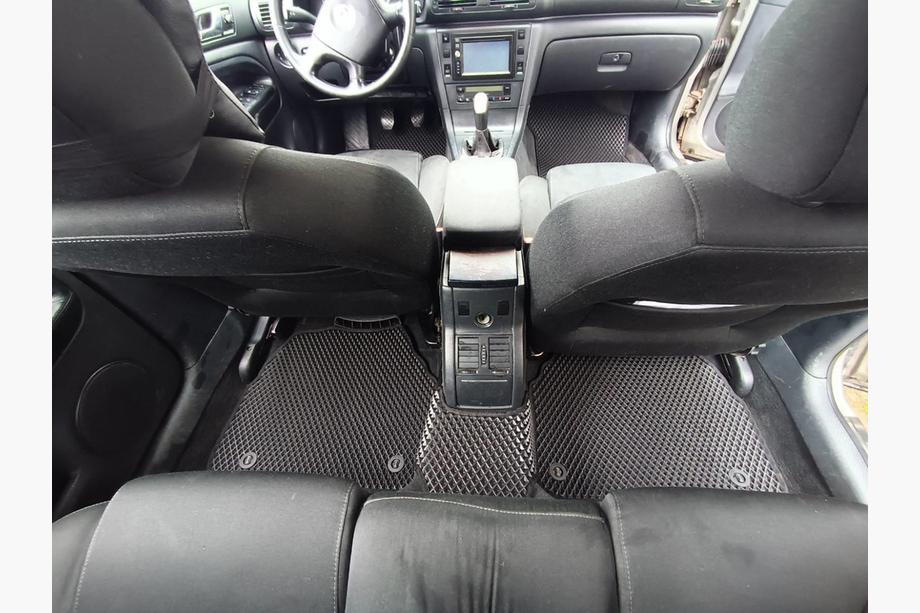 Skoda Superb 2001–2009 EVA avtomobilske preproge (črne) Image