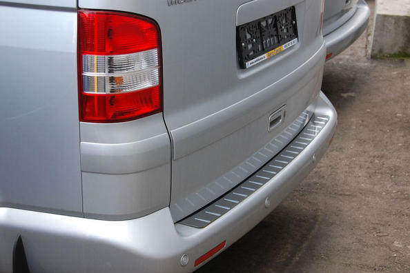 Kromirana obloga zadnjega odbijača za Volkswagen T5 Multivan