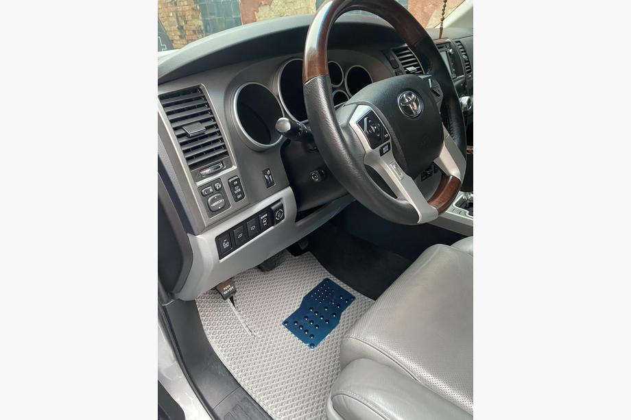 Toyota Sequoia 2007–2022 Poliuretanske talne preproge, 3 vrste (EVA, sive) Srednja vrsta – prehod Fotografija 3