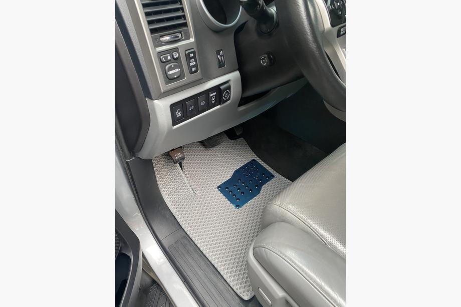 Toyota Sequoia 2007–2022 Poliuretanske talne preproge, 3 vrste (EVA, sive) Srednja vrsta – prehod Fotografija 4
