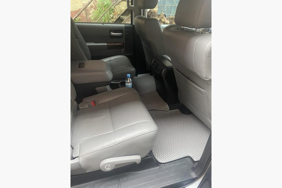 Toyota Sequoia 2007–2022 Poliuretanske talne preproge, 3 vrste (EVA, sive) Srednja vrsta – prehod Fotografija 2