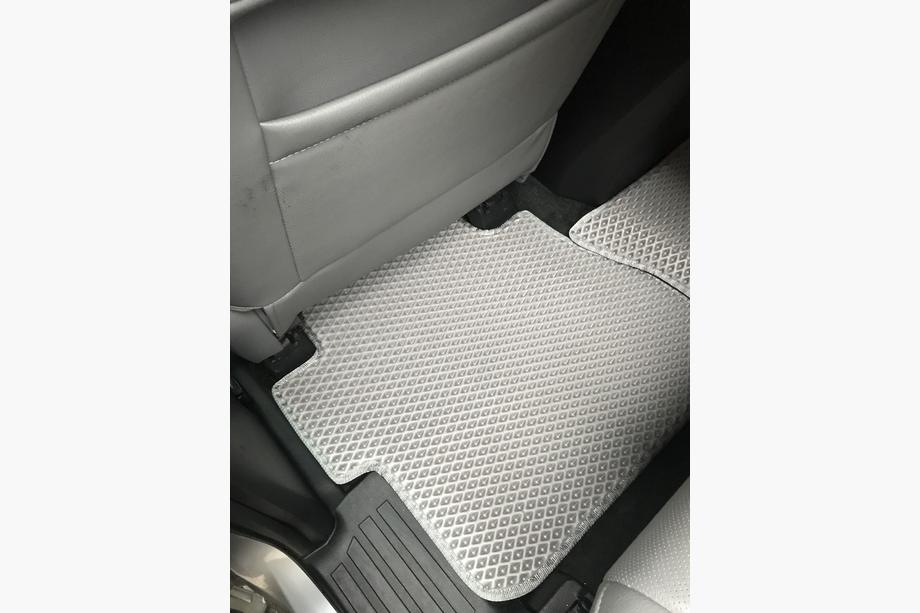Toyota Sequoia 2007–2022 Poliuretanske talne preproge, 3 vrste (EVA, sive) Srednja vrsta – prehod Fotografija 16
